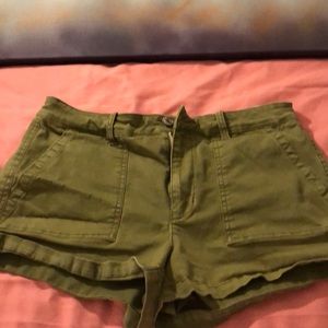 American Eagle green shorts size 14